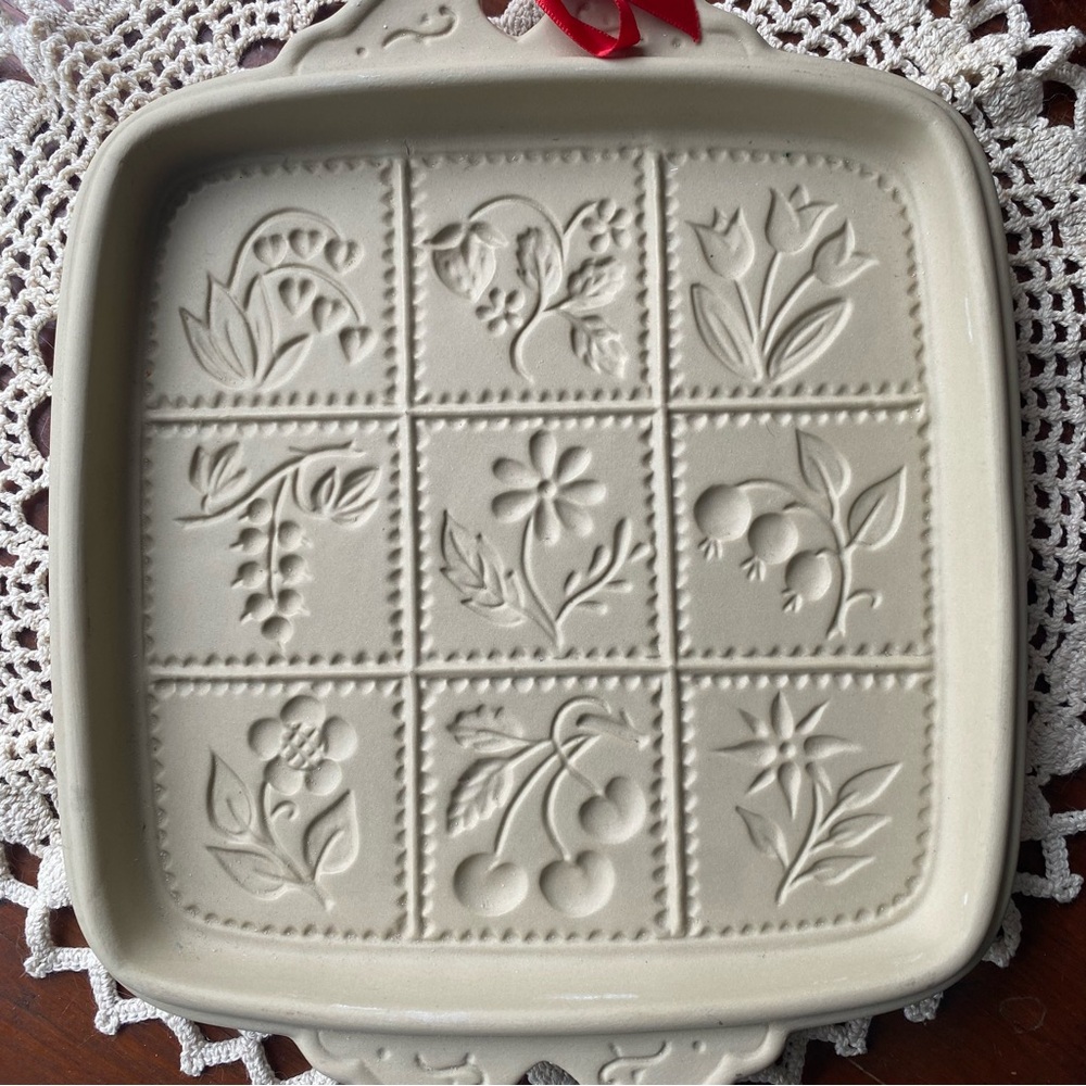 Brown Bag Cookie Art Mold Floral Embossed Stoneware Baking Dish 1988 8x8” EUC